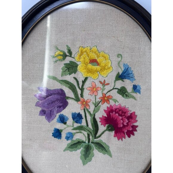 MCM Botanical Embroidery Oval Frame Crewel Floral Wall Art Needlepoint Vtg - Picture 2 of 11